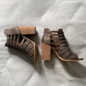 Women's "Report" Heels. Worn once. Comfortable. Easy to put on